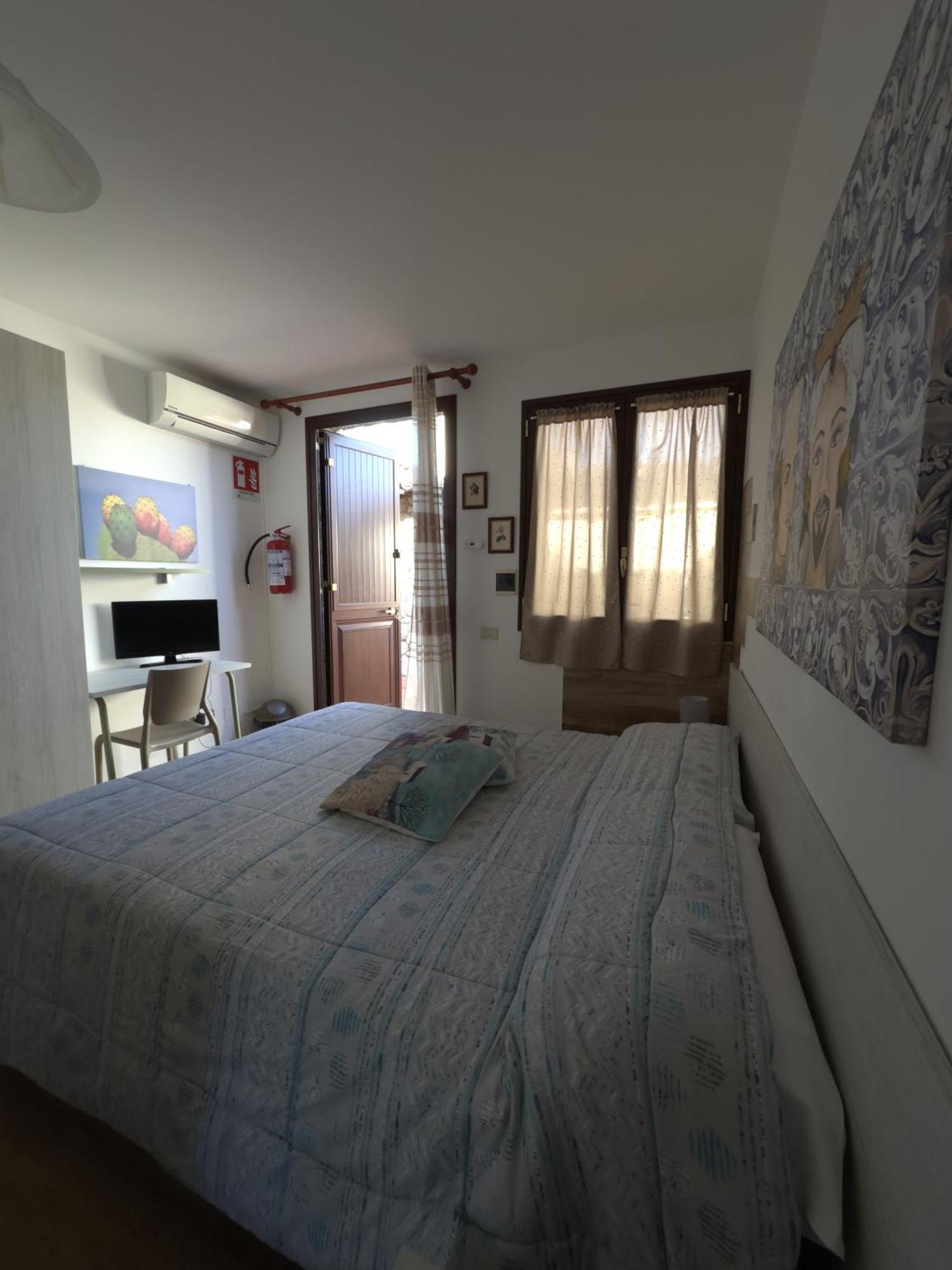 Mareblu Bed and Breakfast Cefalù Exteriör bild